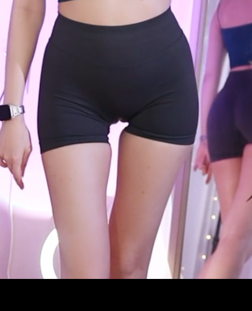 496x611