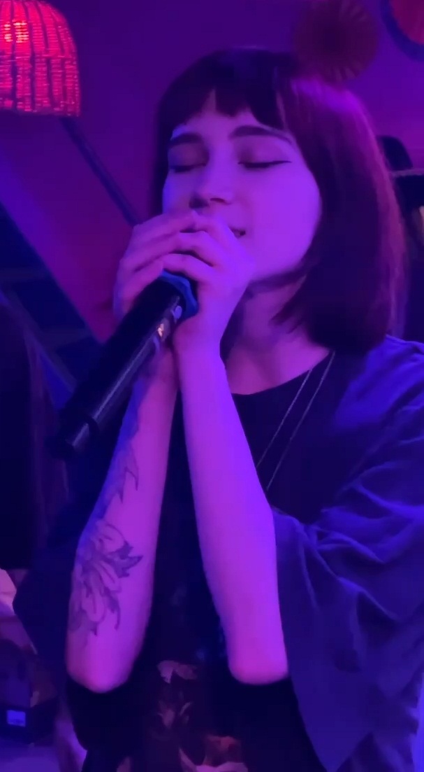 607x1103