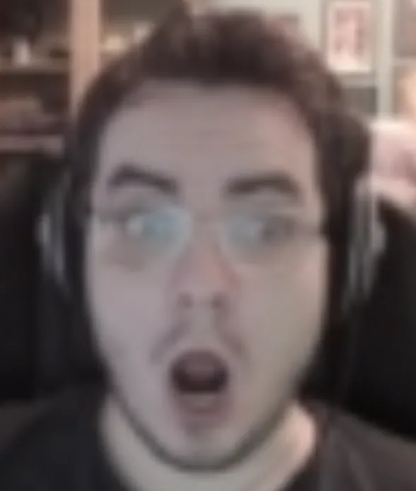 589x695
